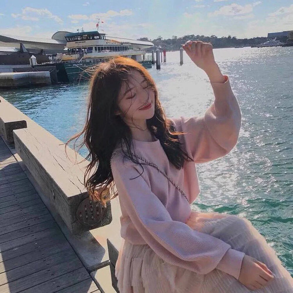 穿黑衣的女孩